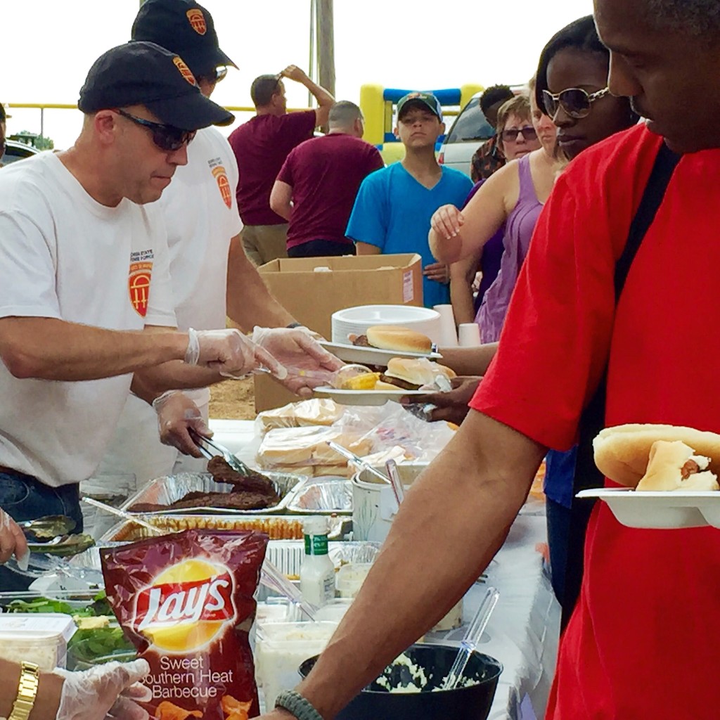Soldiers from the 76th Support Brigade serve food at the 78th Aviation Troop Command Family Day event.